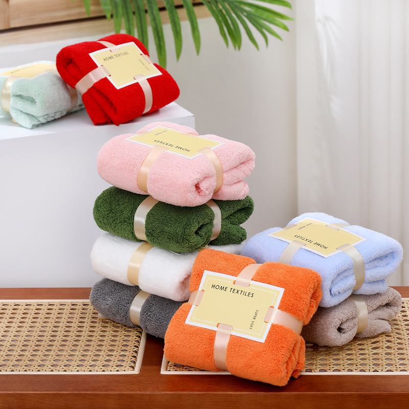 Пушистое полотенце с лентами белое Tidy, 30х60см